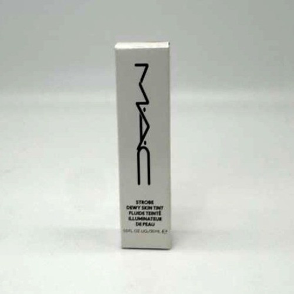 MAC Cosmetics Strobe Dewy Skin Tint – Medium 4 –‎ 30ml / 1.0 fl oz – NIB